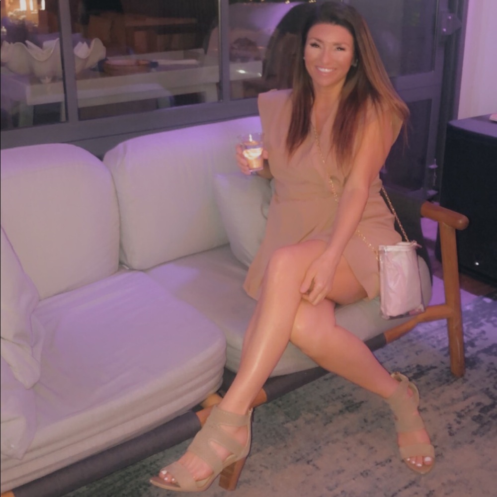 Meet your Posher, Layra